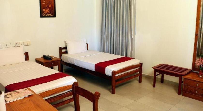 Oyo 246 Roy Villa Beach Hotel Kalutara Eksteriør billede